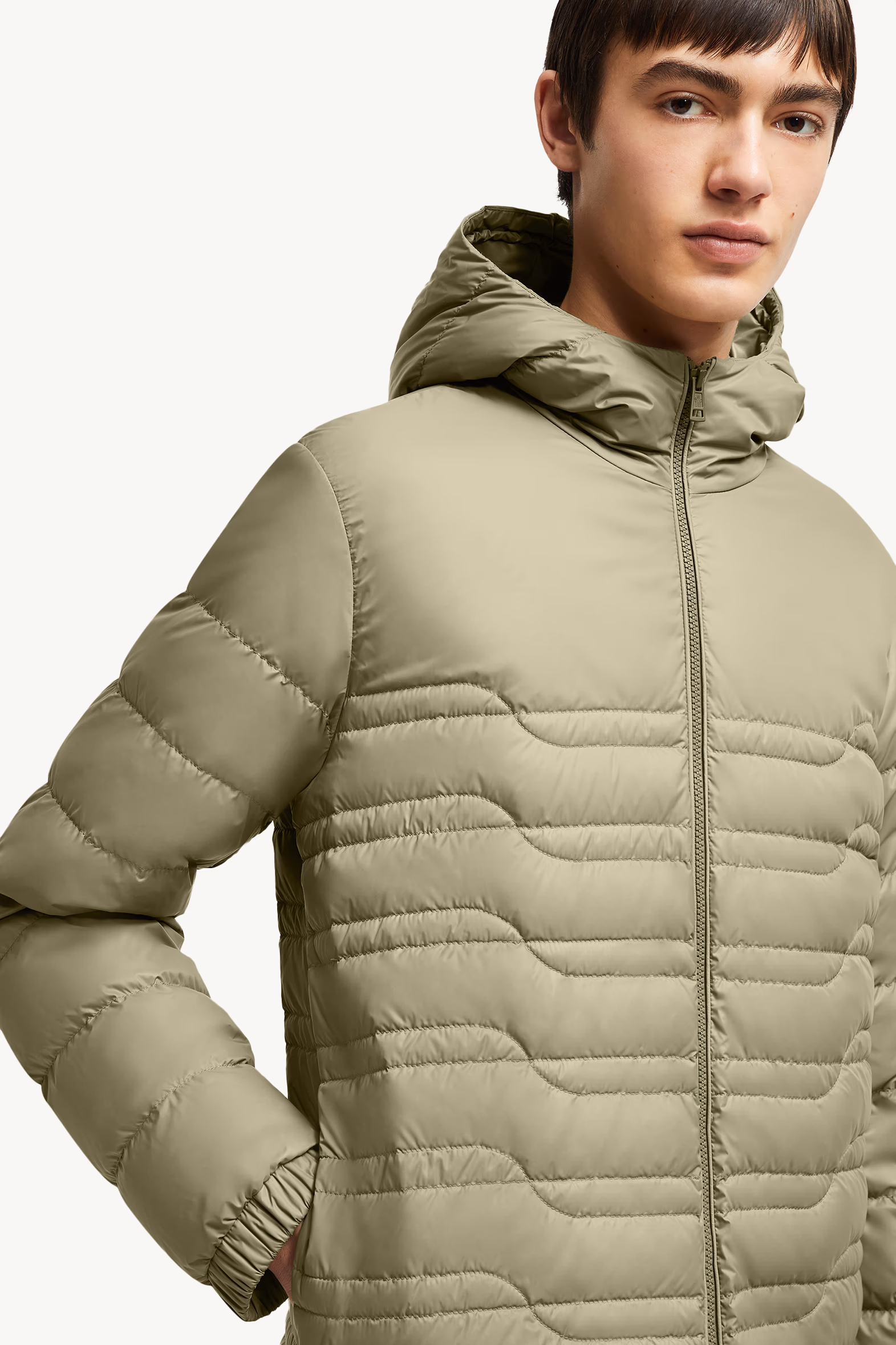 Plumífero corto con capucha y acolchado geométrico Aleso Hombre Verde Oliva Moncler 6